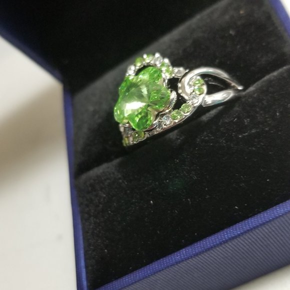 5 LEAVES GOOD LUCK Clover Swarovski Cz Flower Ring SIZE 8 Design MAY BIRTHSTONE - Picture 3 of 5